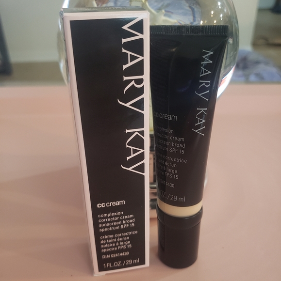 CC Cream - Picture 3 of 3